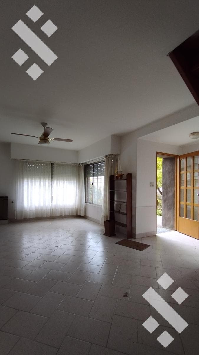 For Rent | 3-Bedroom House | Santa Genovena | Suitable for Commercial Use