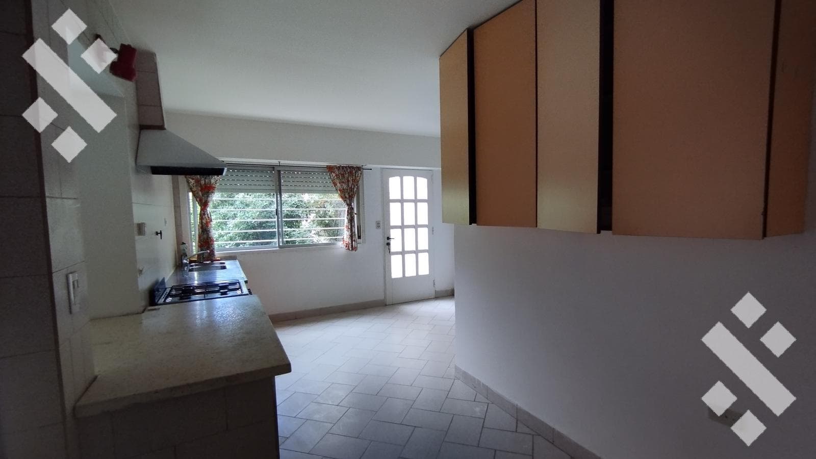 For Rent | 3-Bedroom House | Santa Genovena | Suitable for Commercial Use