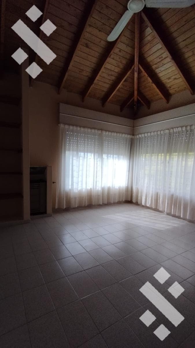 For Rent | 3-Bedroom House | Santa Genovena | Suitable for Commercial Use