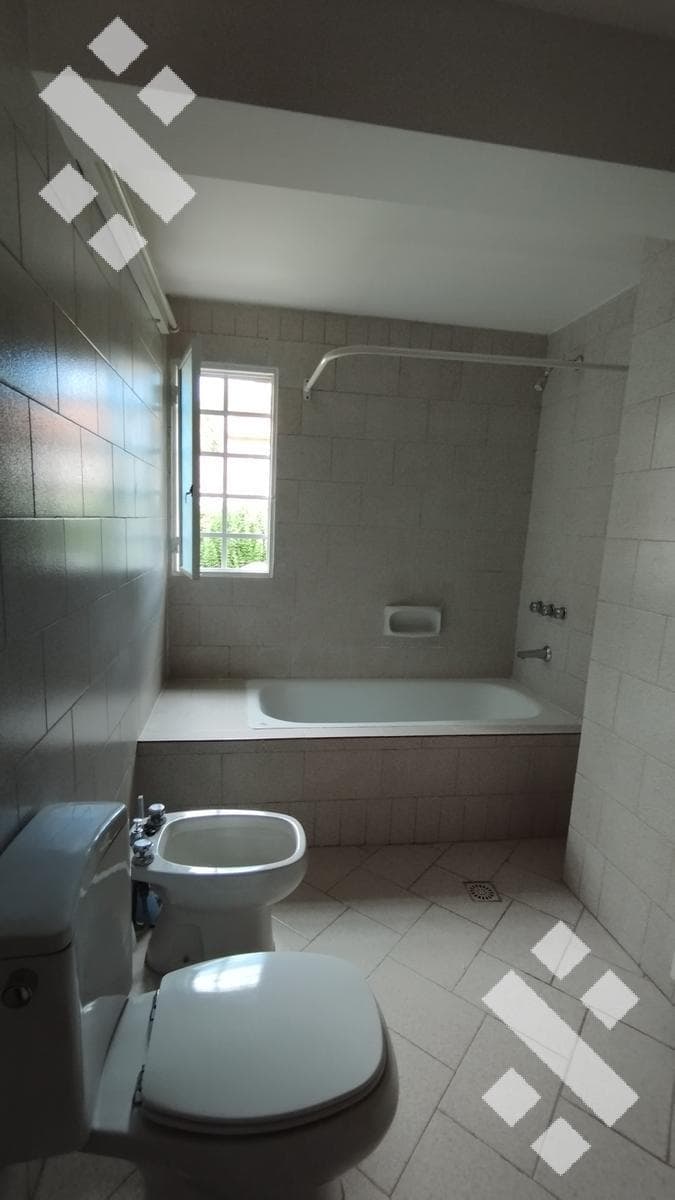 For Rent | 3-Bedroom House | Santa Genovena | Suitable for Commercial Use