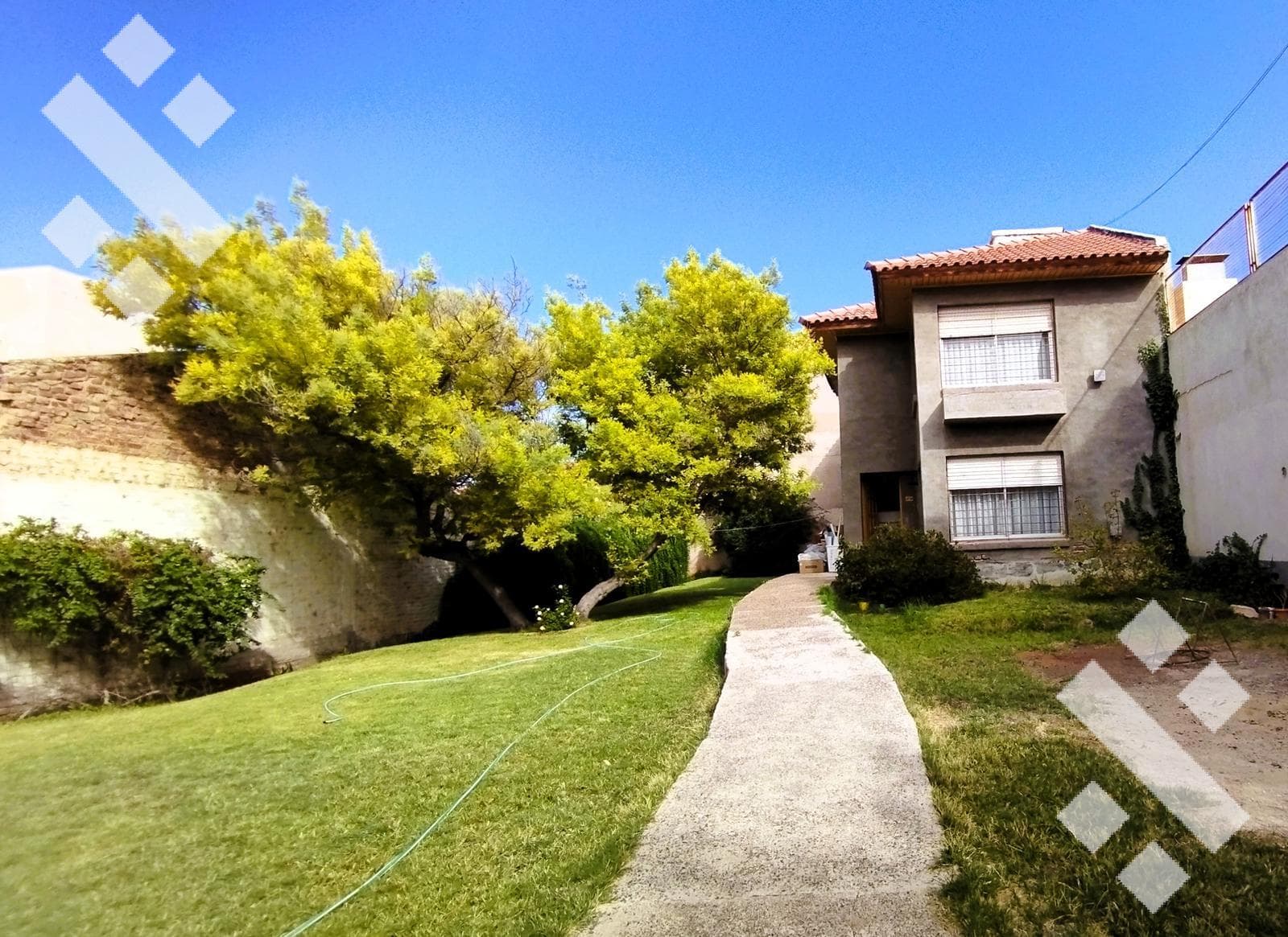 For Rent | 3-Bedroom House | Santa Genovena | Suitable for Commercial Use