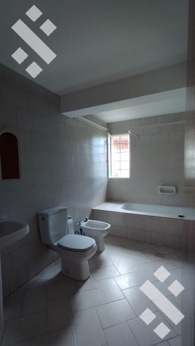 For Rent | 3-Bedroom House | Santa Genovena | Suitable for Commercial Use