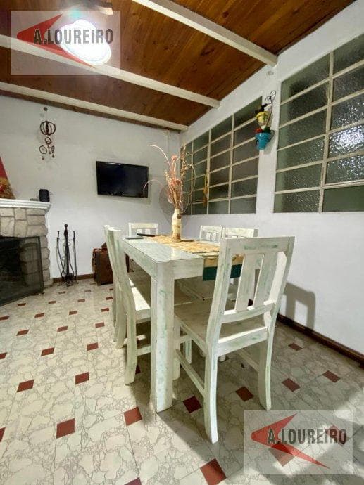 House for sale 300 meters from Avenida H. Yrigoyen!!!