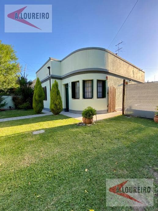 House for sale 300 meters from Avenida H. Yrigoyen!!!
