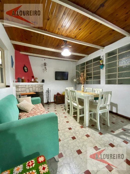 House for sale 300 meters from Avenida H. Yrigoyen!!!