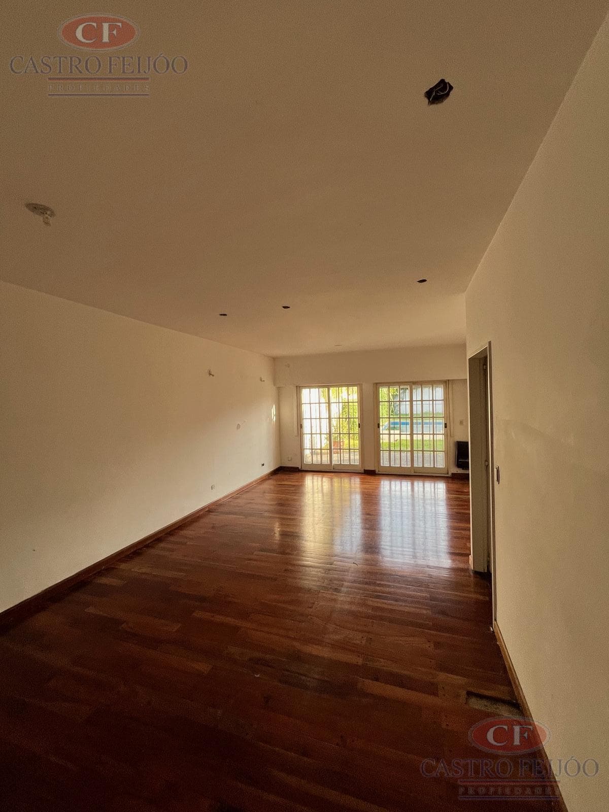 6-Room House for Sale with Garden and Pool. Olivos – Residential Area