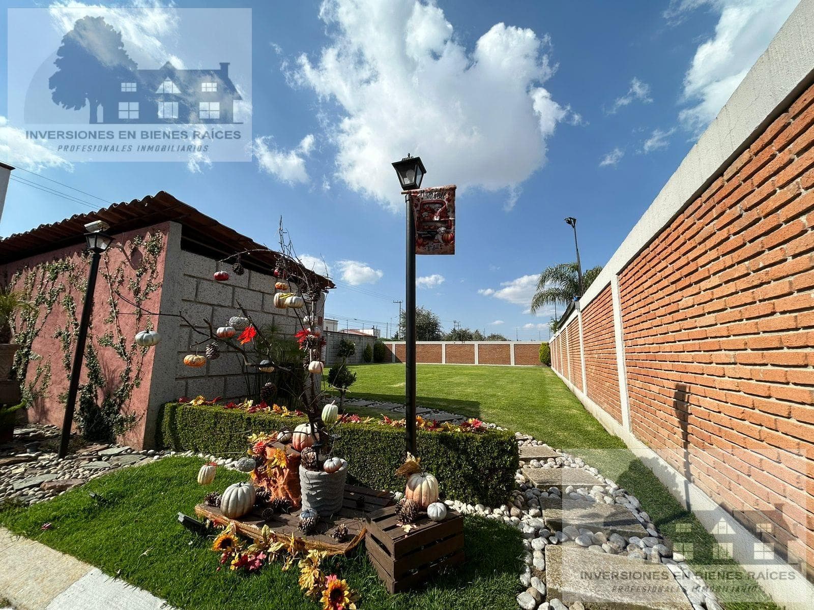 House for Sale in the La Gavia Residential Community, Very Close to Av. Las Torres