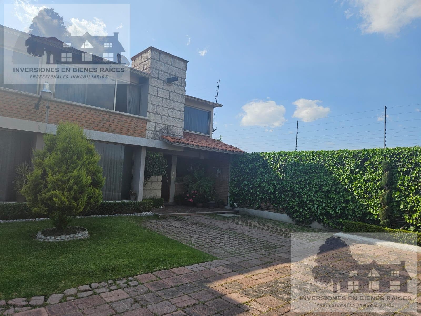 House for Sale in the La Gavia Residential Community, Very Close to Av. Las Torres