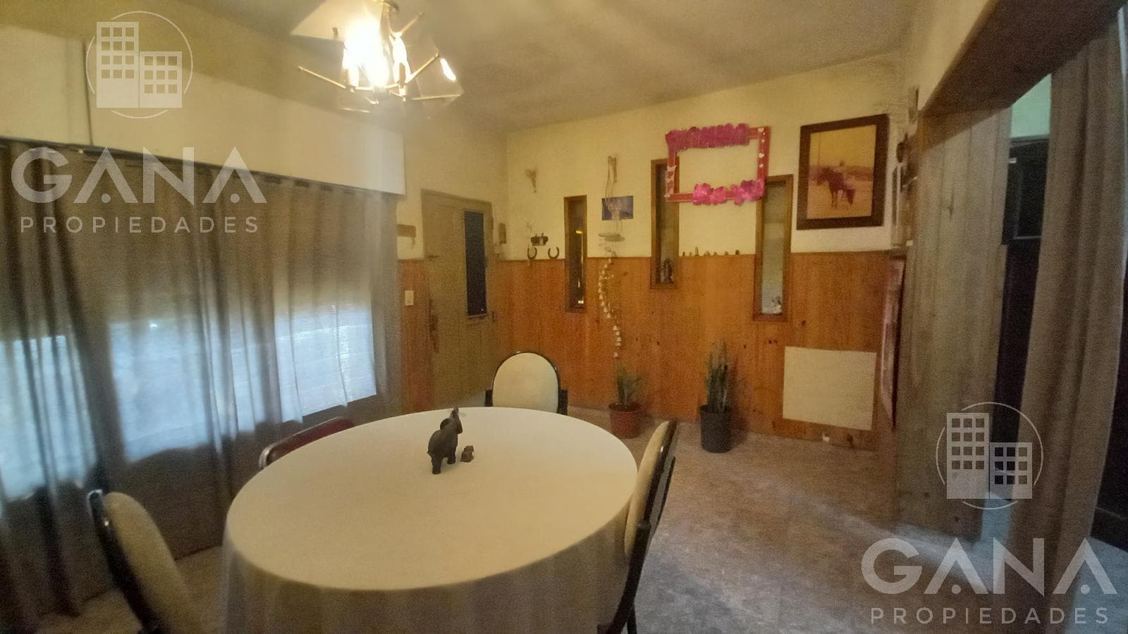 House for Sale in Tiro Suizo: 2 Bedrooms, Garage, Patio