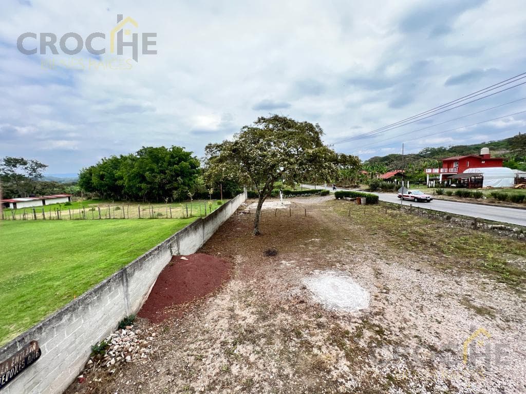 Commercial property for rent in Xico. See the Restaurants section.