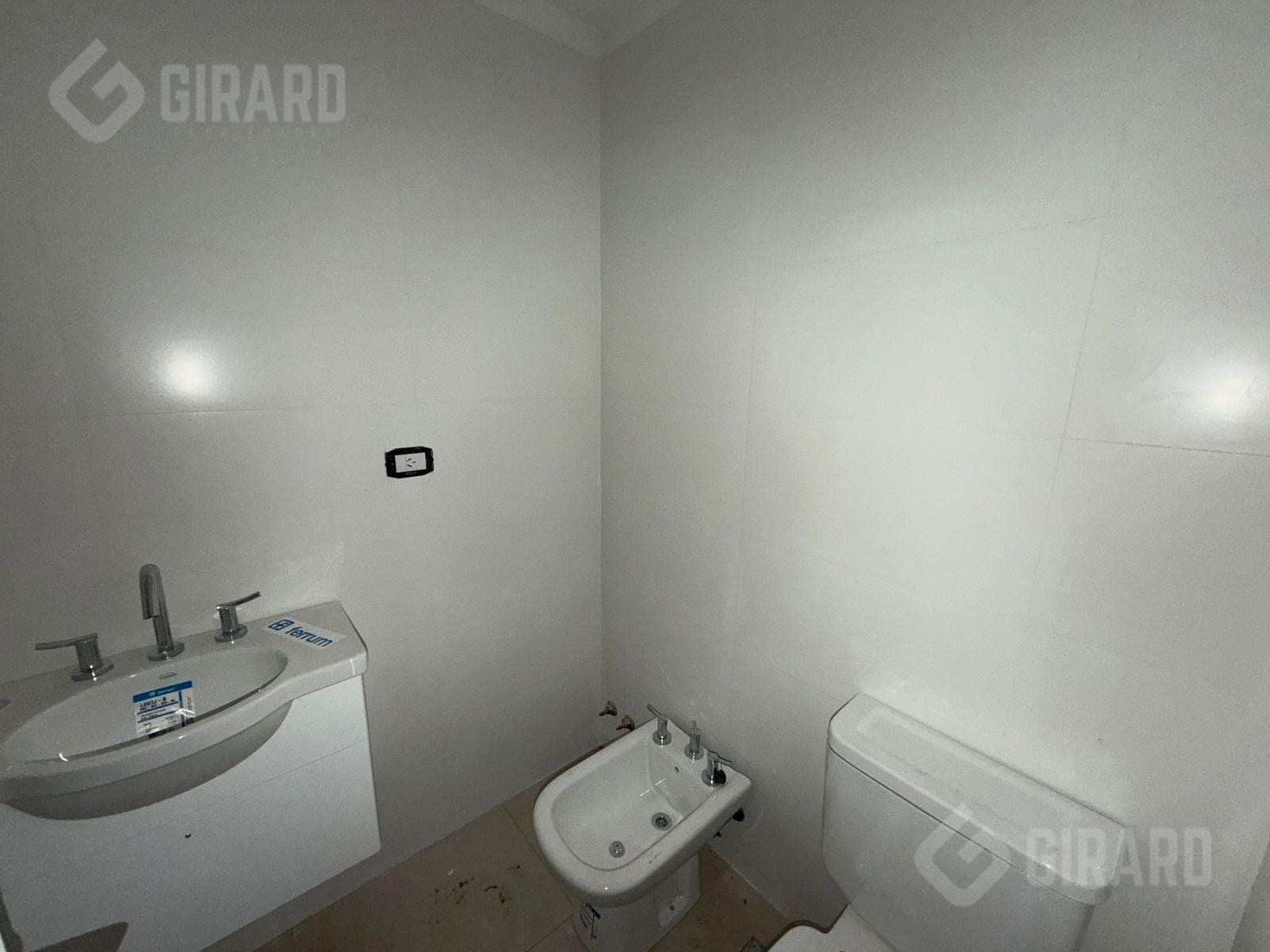One-room apartment in the Guemes neighborhood, with an uncovered parking space