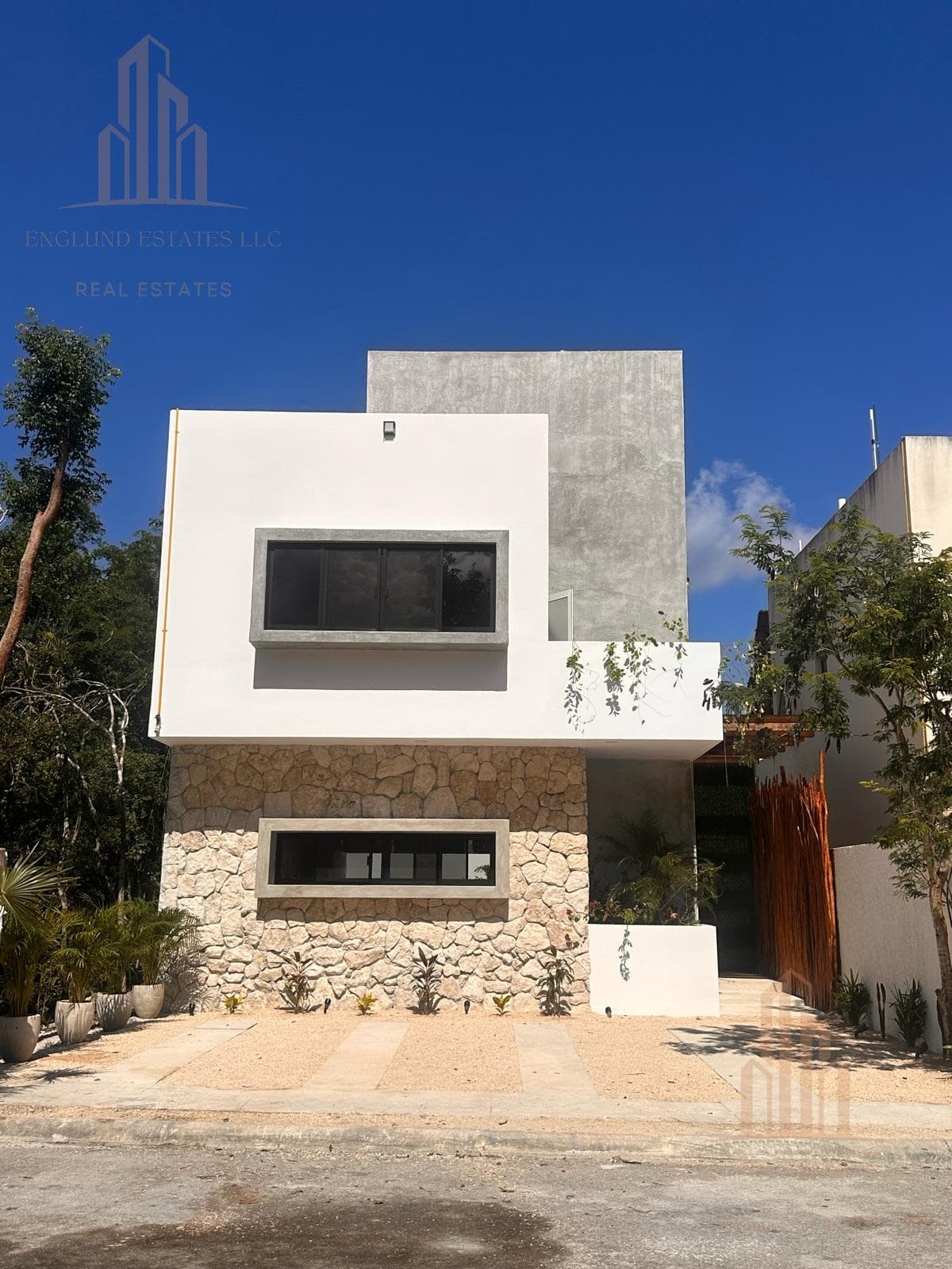 HOUSE FOR SALE in the Riviera Tulum Subdivision
