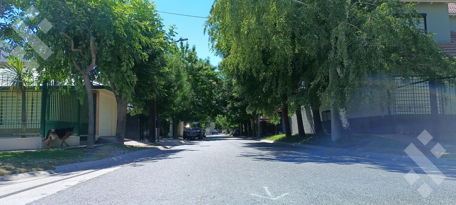 For Sale: Executive-Level House, 3 Bedrooms - Pool - Jardines Del Rey Neighborhood - Neuquén