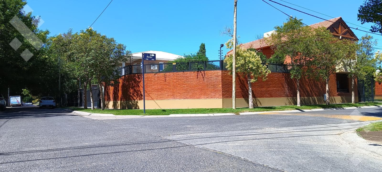 For Sale: Executive-Level House, 3 Bedrooms - Pool - Jardines Del Rey Neighborhood - Neuquén