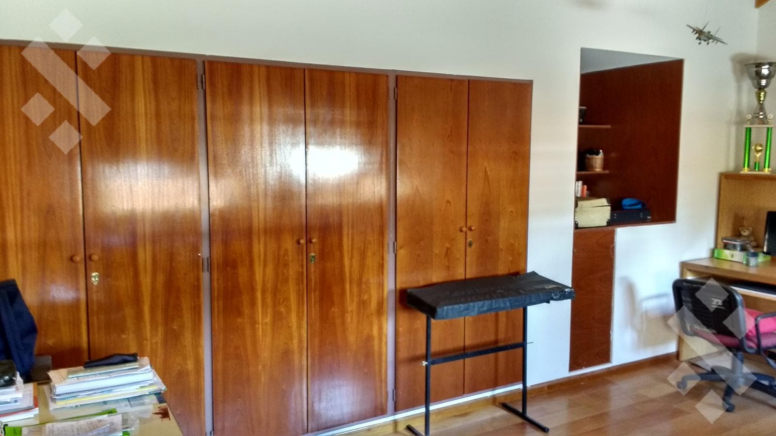 For Sale: Executive-Level House, 3 Bedrooms - Pool - Jardines Del Rey Neighborhood - Neuquén
