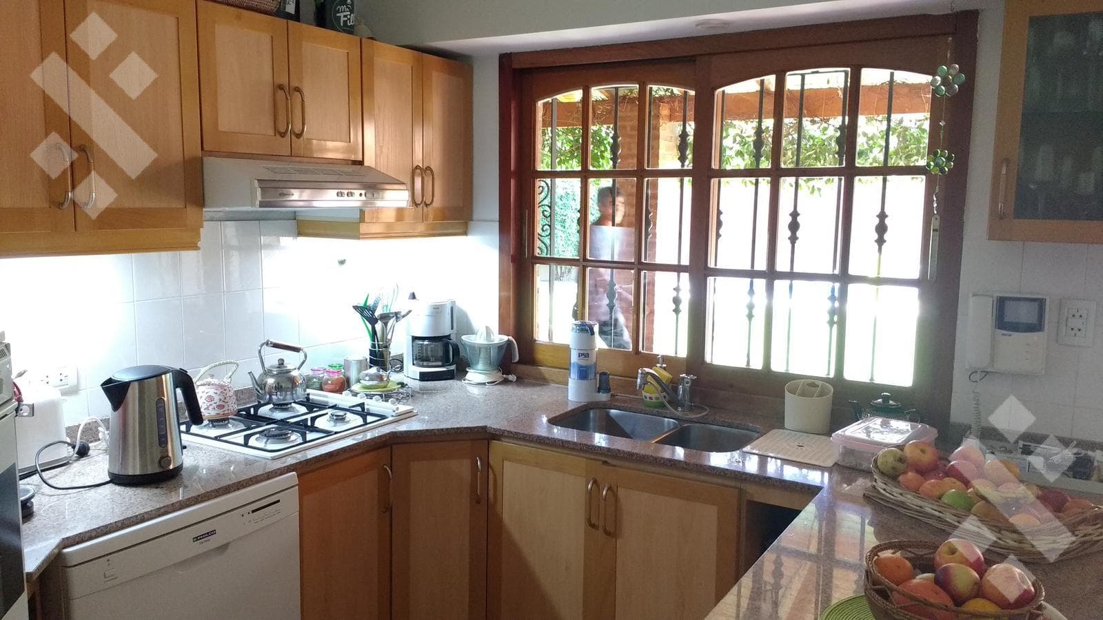 For Sale: Executive-Level House, 3 Bedrooms - Pool - Jardines Del Rey Neighborhood - Neuquén
