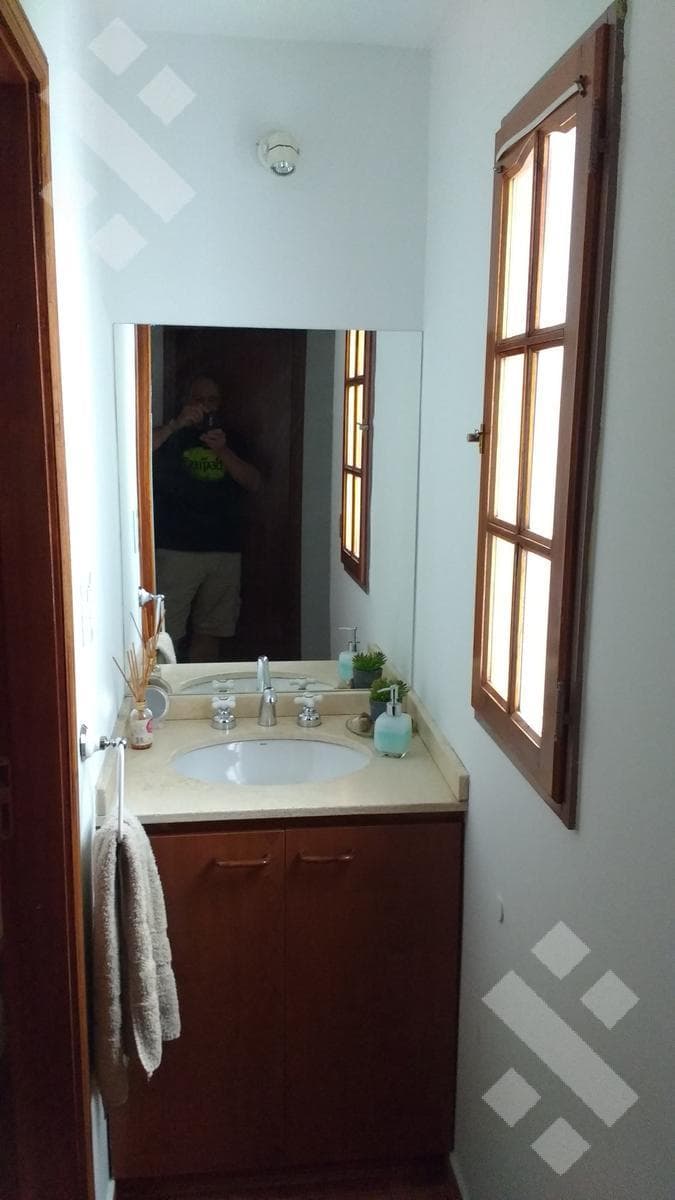 For Sale: Executive-Level House, 3 Bedrooms - Pool - Jardines Del Rey Neighborhood - Neuquén