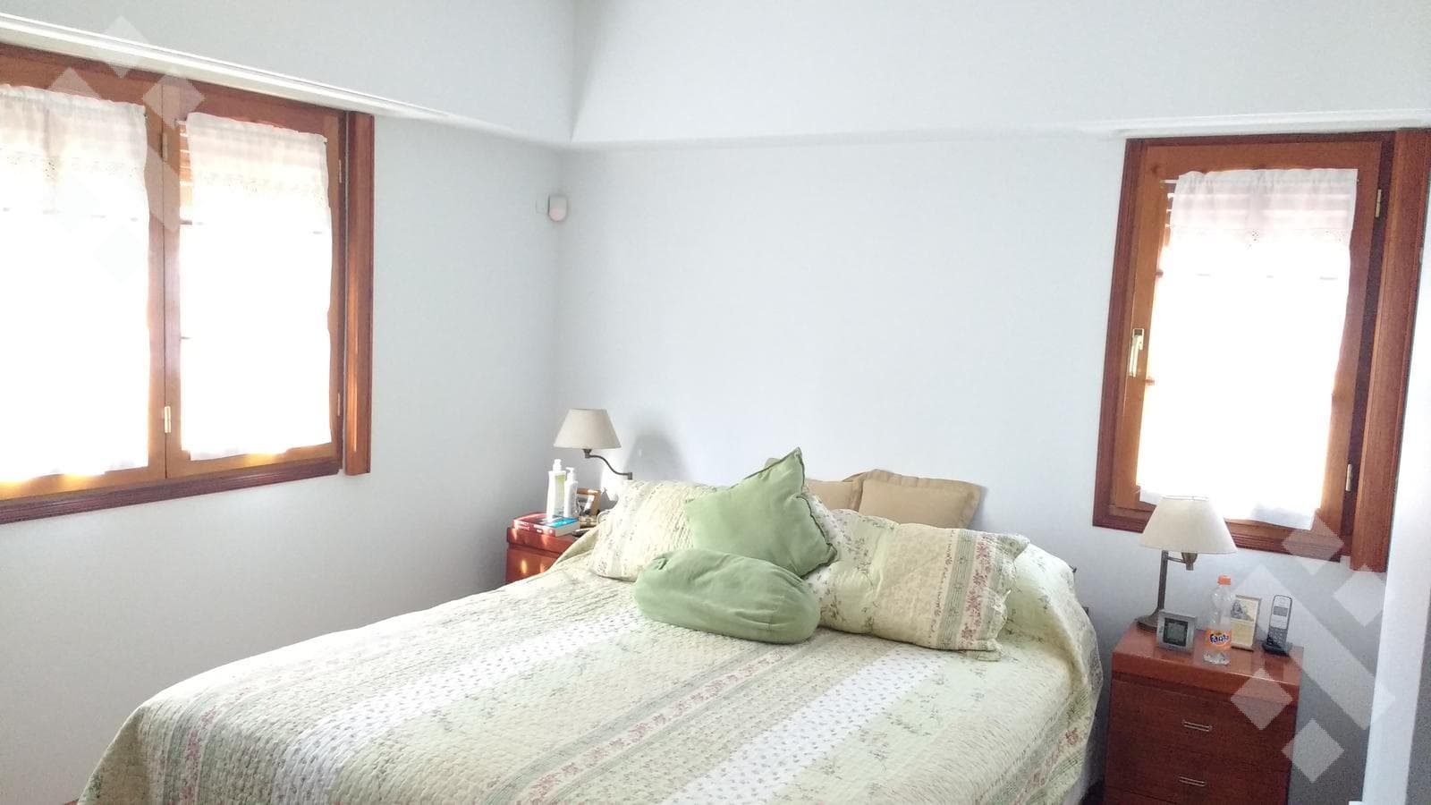 For Sale: Executive-Level House, 3 Bedrooms - Pool - Jardines Del Rey Neighborhood - Neuquén