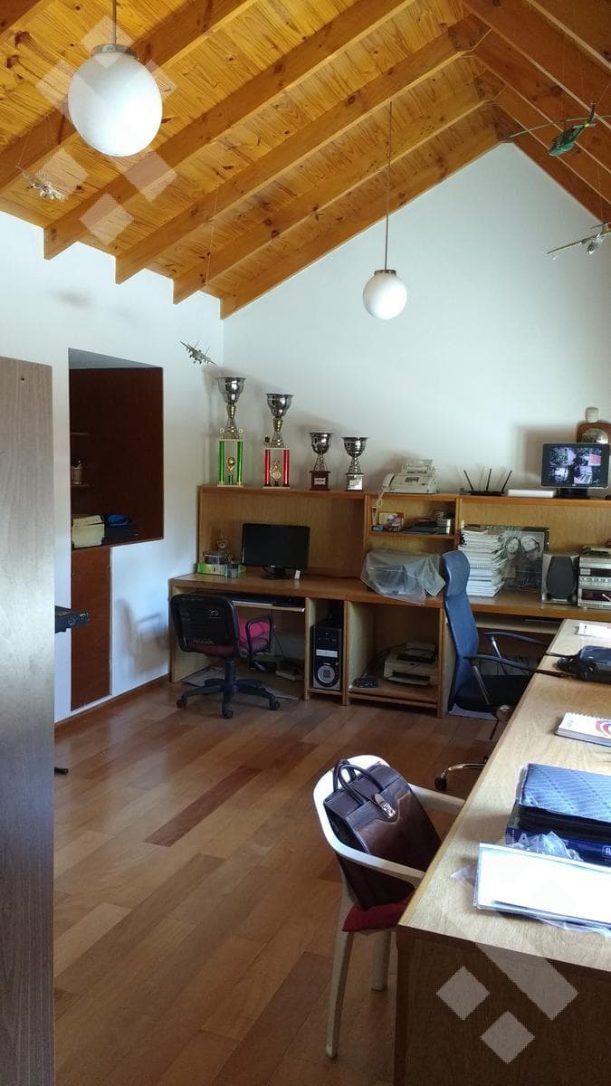 For Sale: Executive-Level House, 3 Bedrooms - Pool - Jardines Del Rey Neighborhood - Neuquén