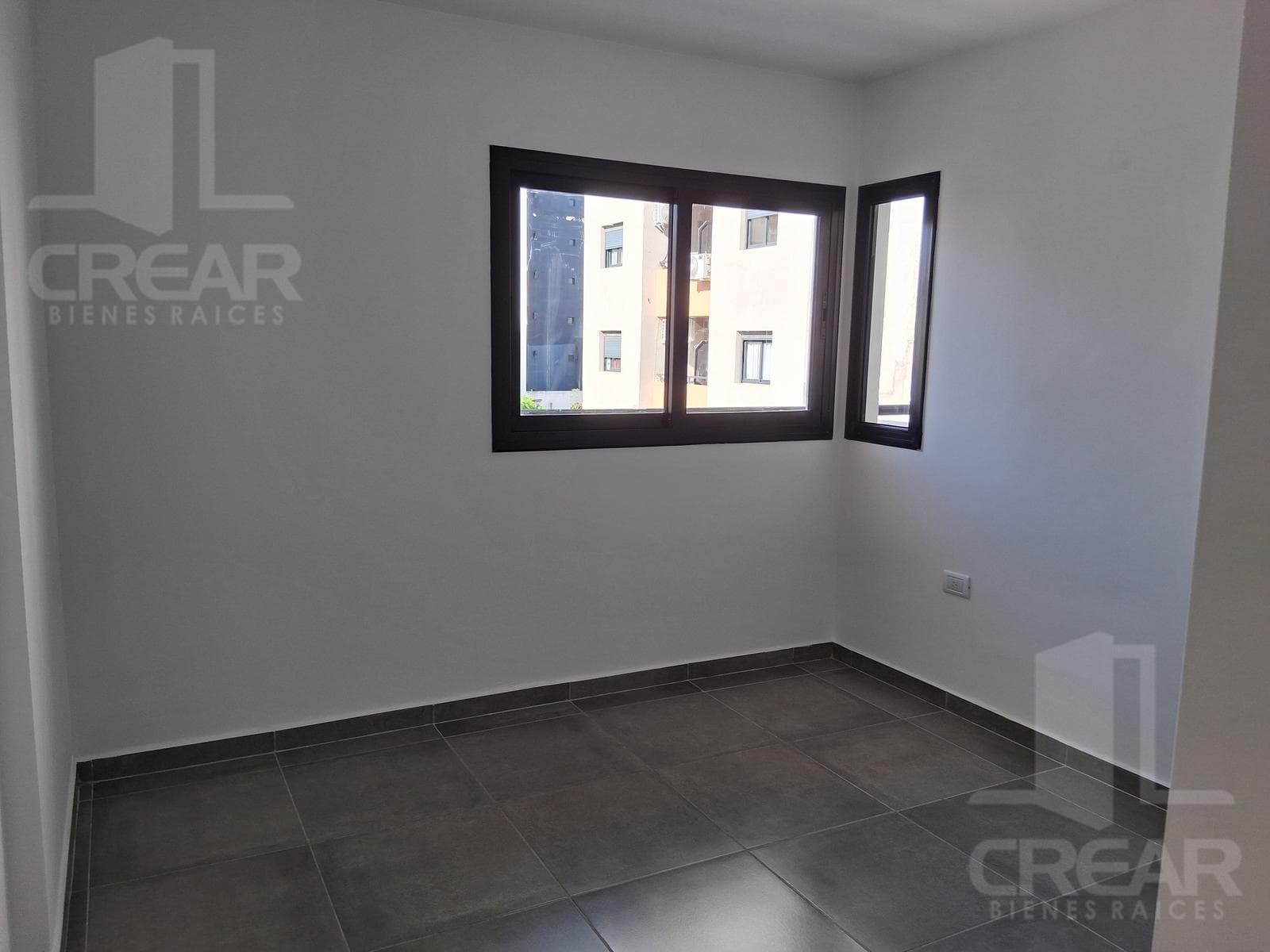 1-bedroom apartment with a balcony and a grill. Parking space included.