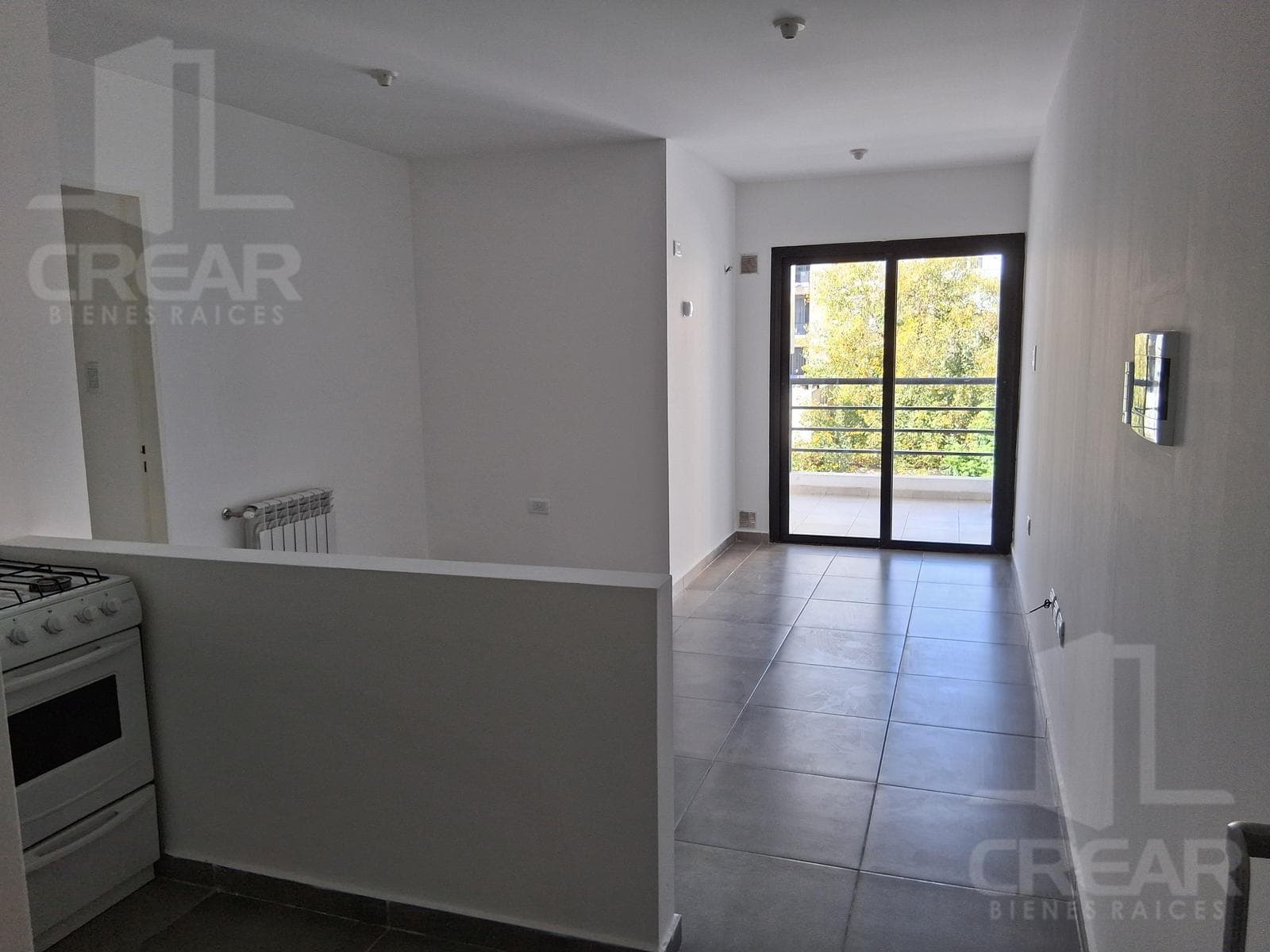 1-bedroom apartment with a balcony and a grill. Parking space included.