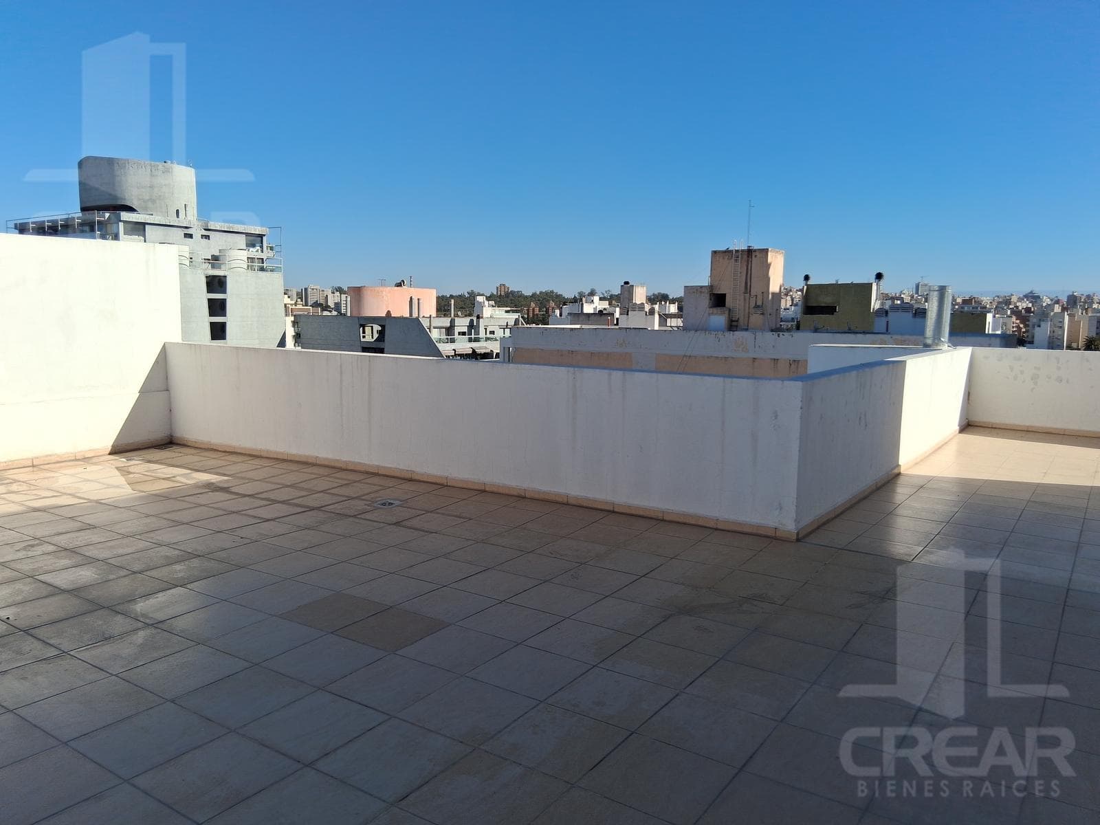 1-bedroom apartment with a balcony and a grill. Parking space included.