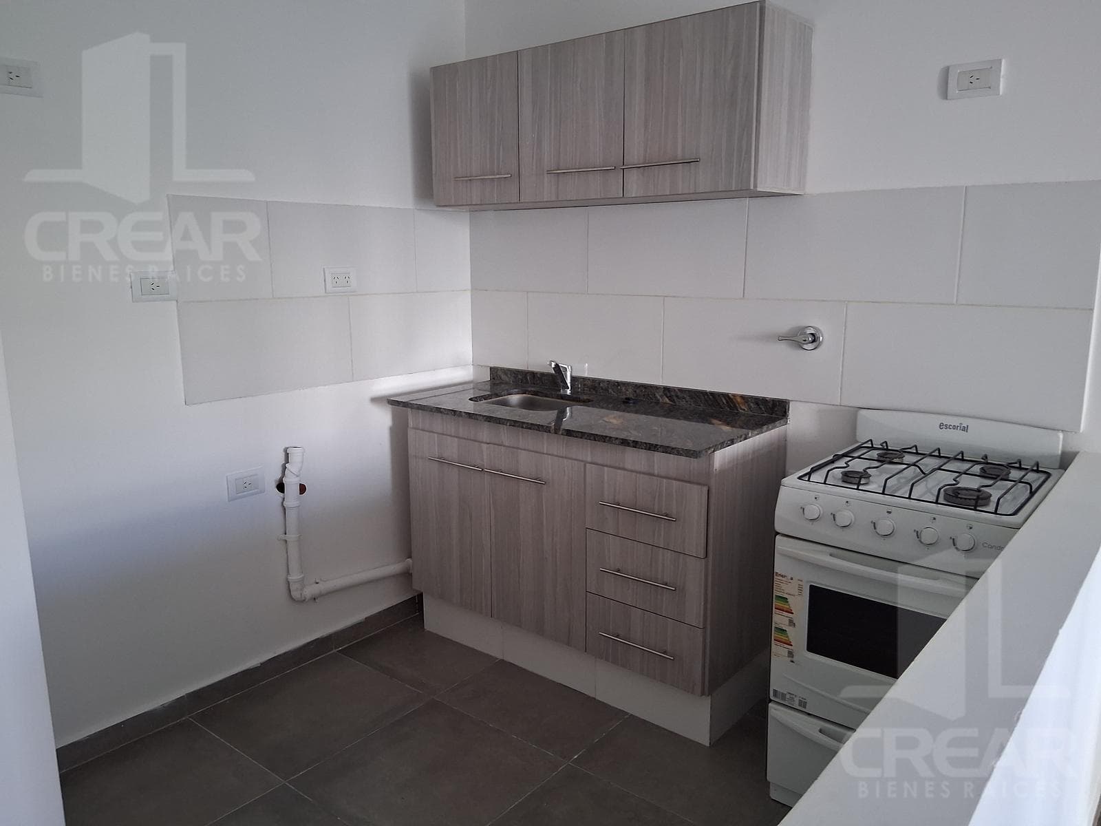 1-bedroom apartment with a balcony and a grill. Parking space included.