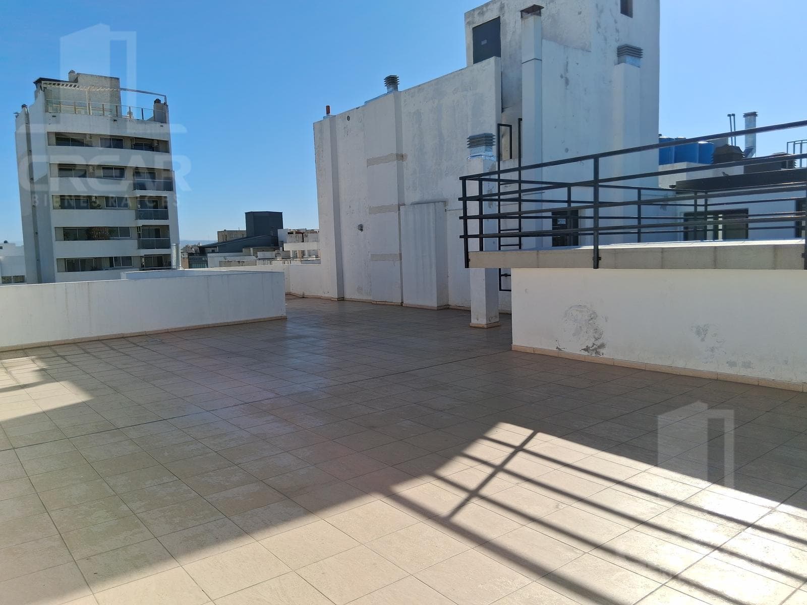 1-bedroom apartment with a balcony and a grill. Parking space included.