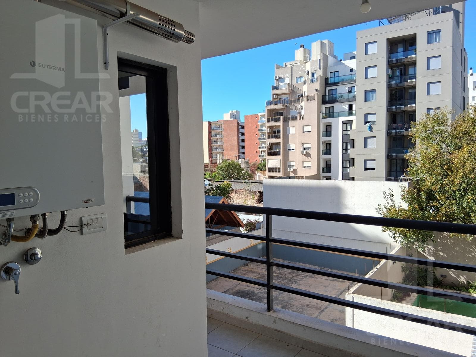 1-bedroom apartment with a balcony and a grill. Parking space included.