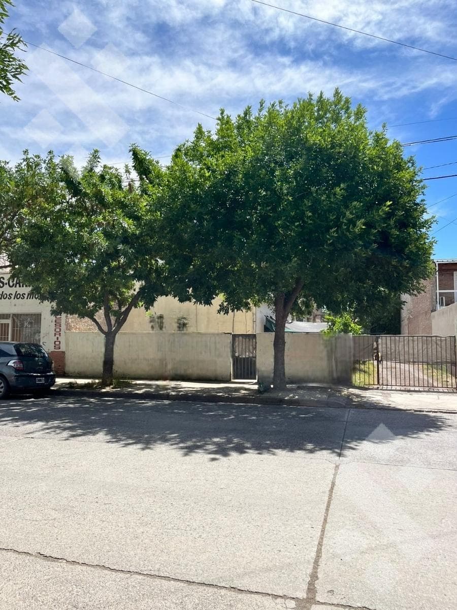 For Sale: 750 m² Lot - Suitable for Development - 100 Saenz Peña Street - Cipolletti
