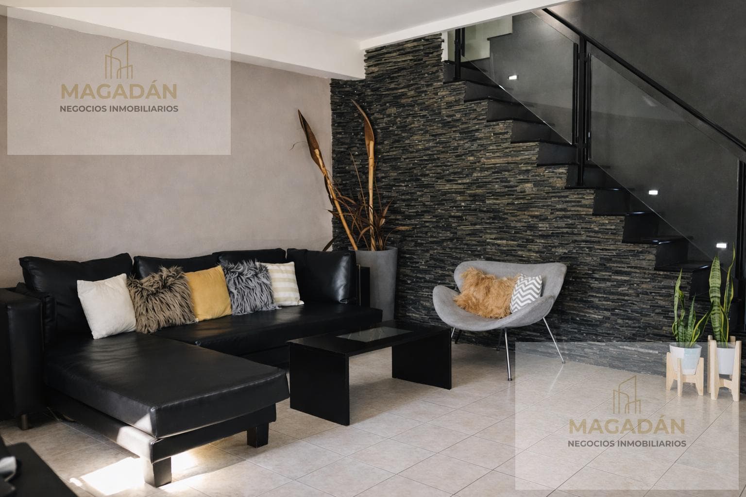 For Sale - 5-room triplex in Villa Sarmiento - Financing Available - Trade-ins Accepted