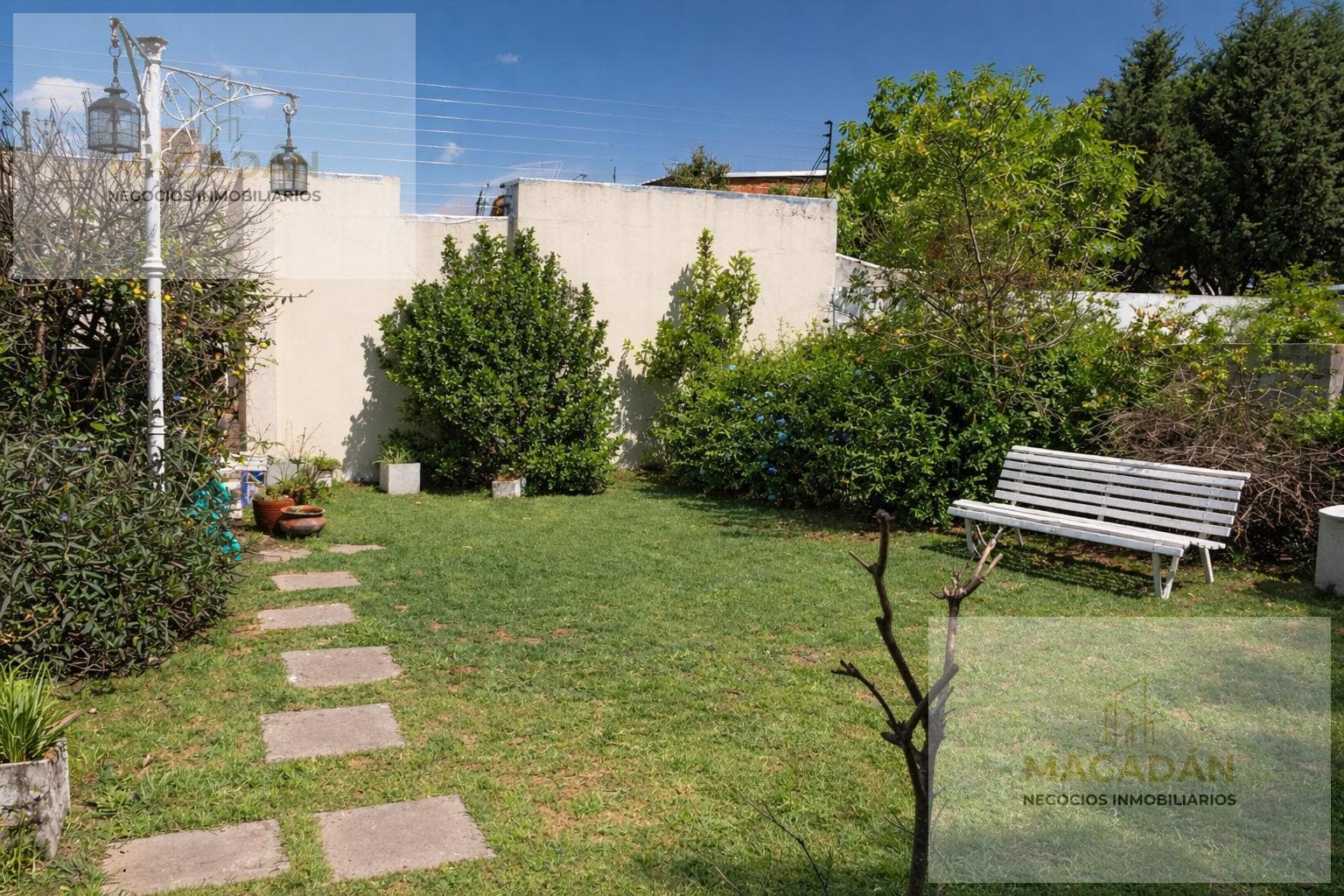 For Sale - 5-room house with garage - on a large lot - Villa Sarmiento - eligible for financing - trade-ins accepted