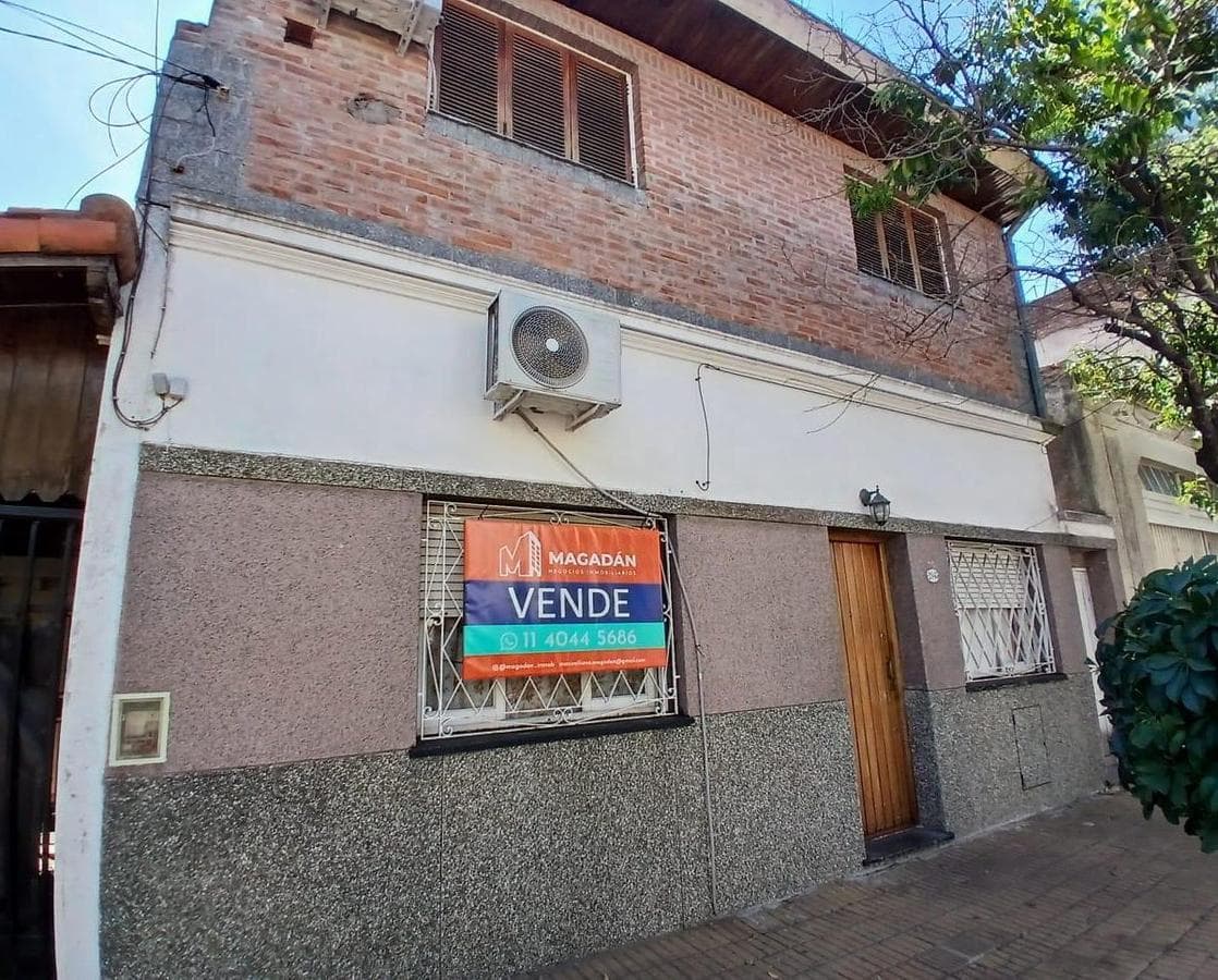 For Sale: 6-room house in Santos Lugares—will accept trade