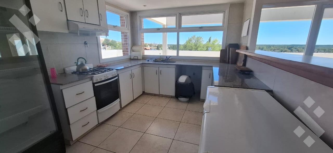3-bedroom apartment for rent. General area: Ameghino 1500, Neuquén