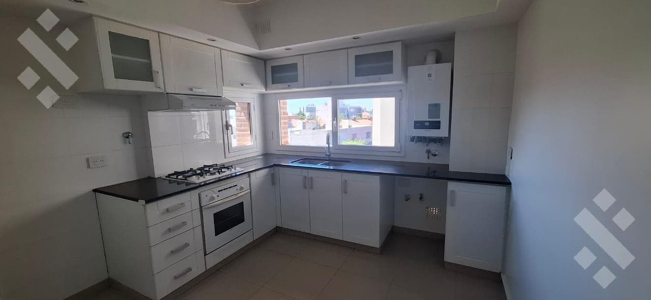 3-bedroom apartment for rent. General area: Ameghino 1500, Neuquén