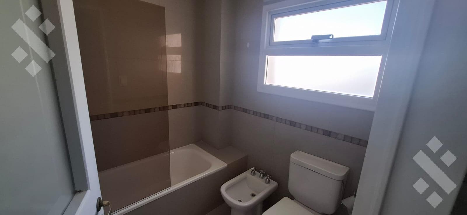 3-bedroom apartment for rent. General area: Ameghino 1500, Neuquén