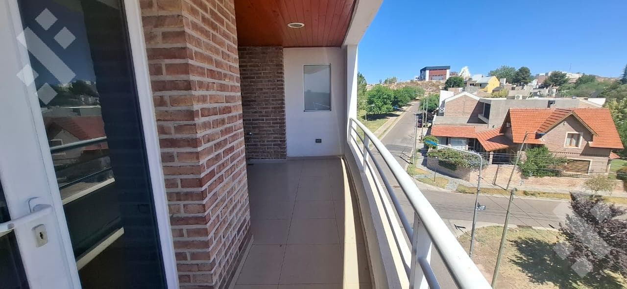 3-bedroom apartment for rent. General area: Ameghino 1500, Neuquén