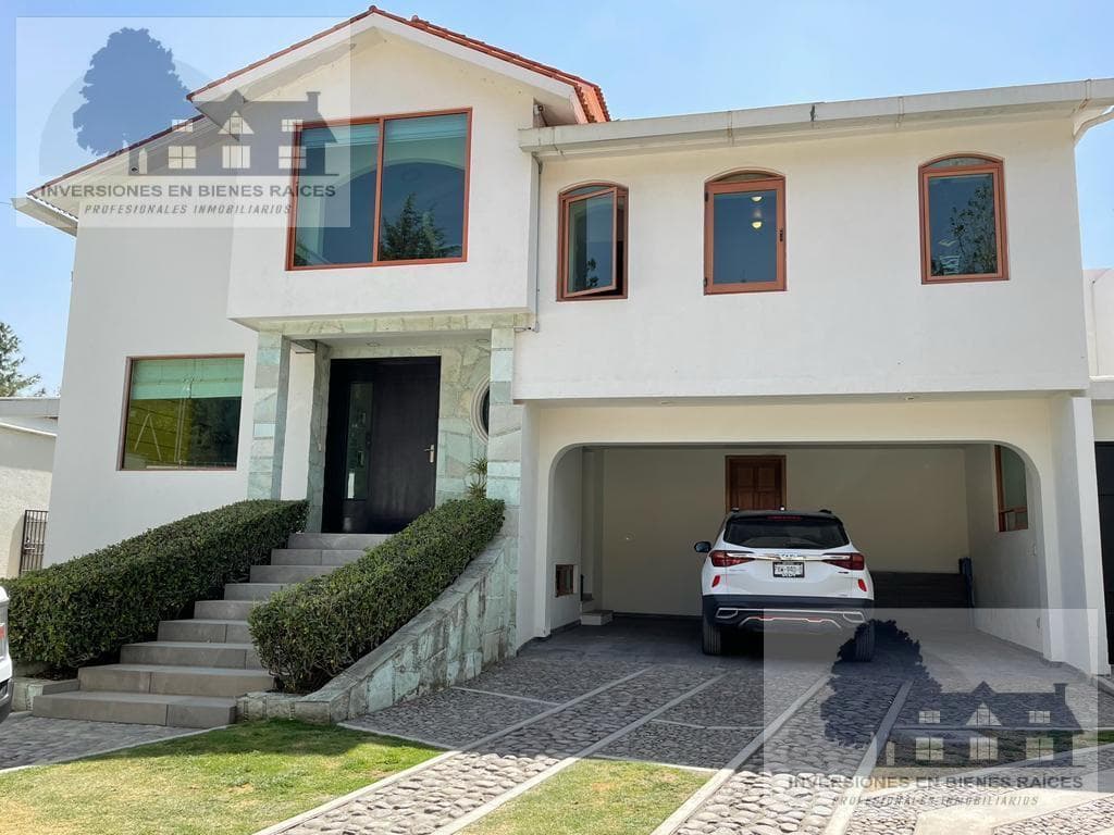 House for Sale in Cacalomacan, Toluca, State of Mexico.