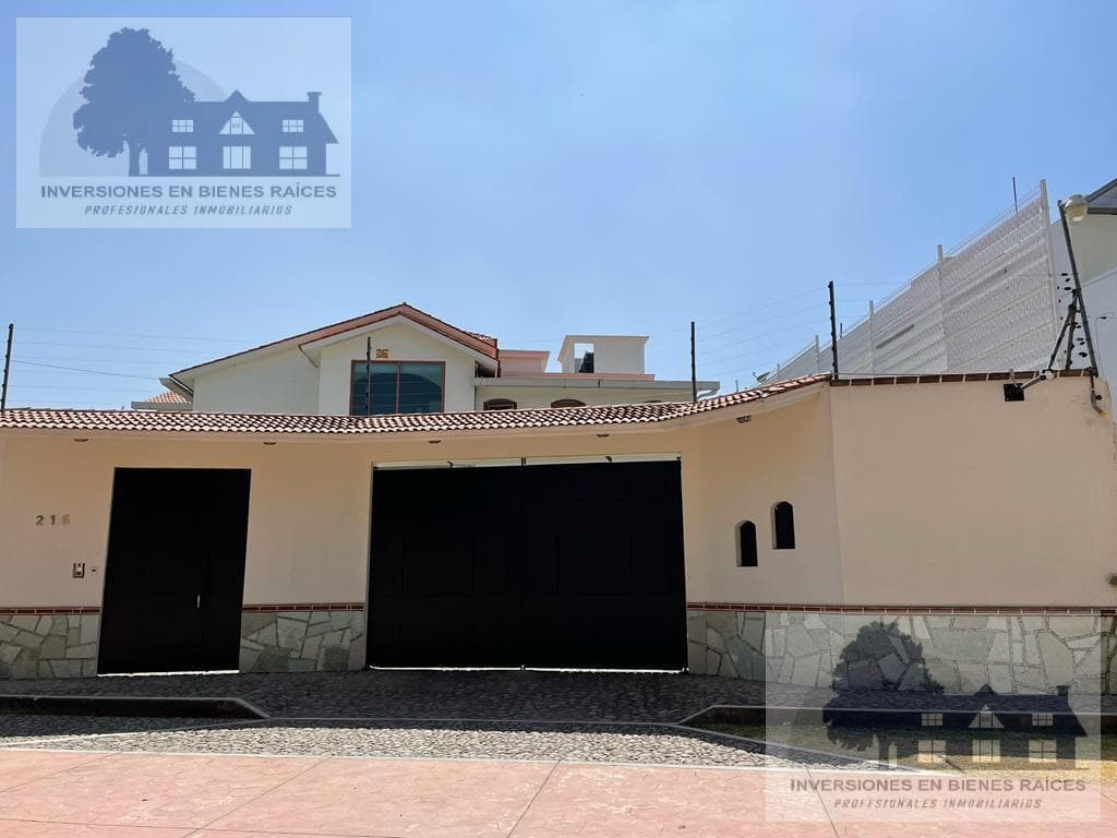House for Sale in Cacalomacan, Toluca, State of Mexico.