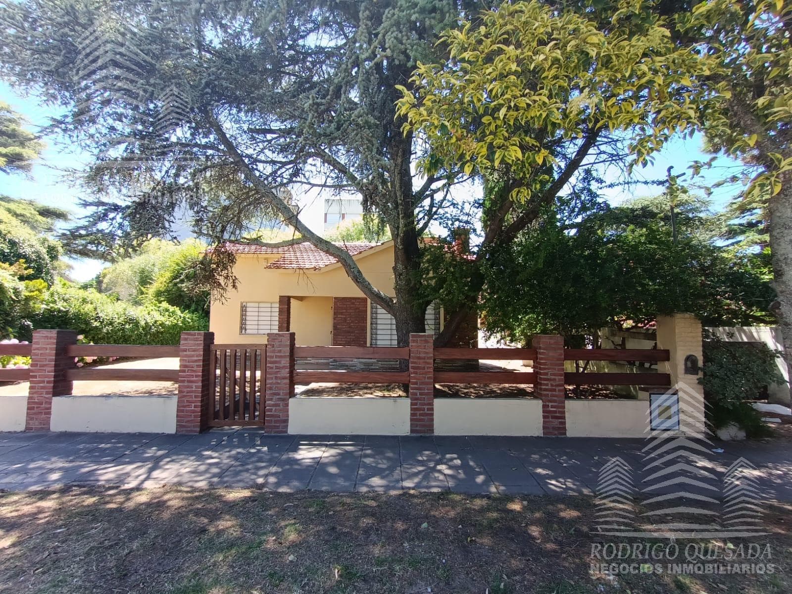 2 Houses on a 1,000-square-meter lot, excellent park!! ATTENTION: REVALUATION!!!!