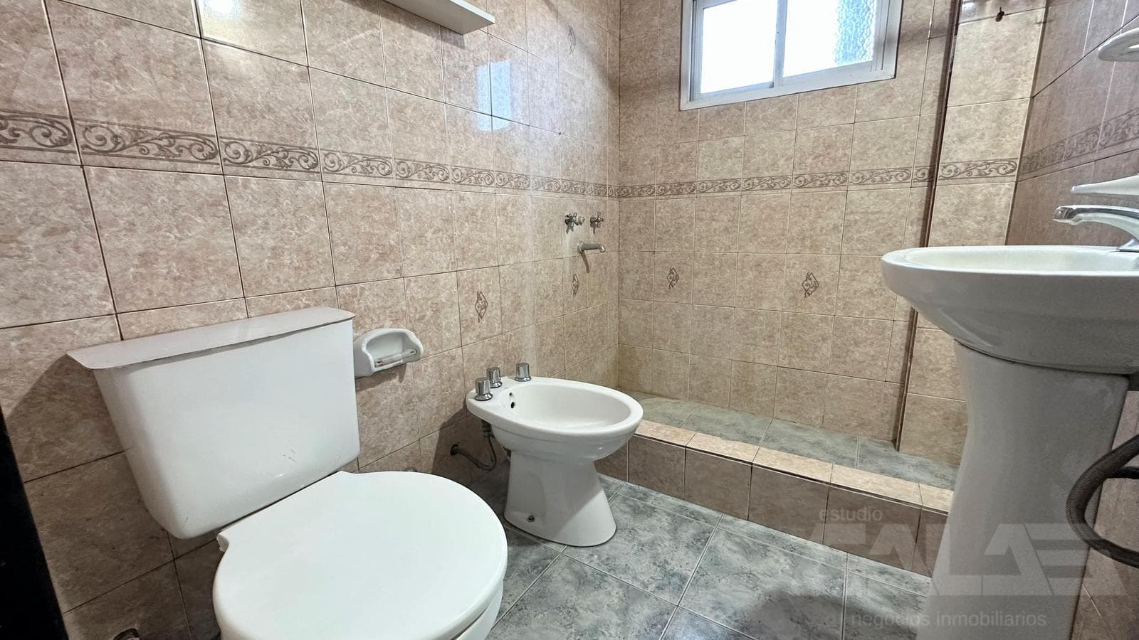 3-room apartment for rent on the first floor (access via stairs) — Ituzaingó