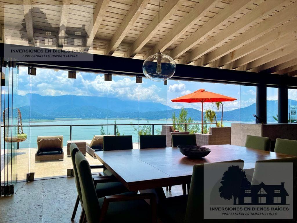 House in a condominium complex in La Peña