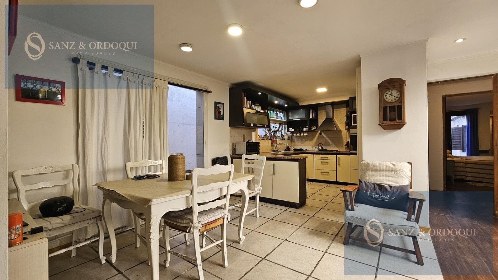 Five-room house for sale with attached garage and patio in Estación Terminal