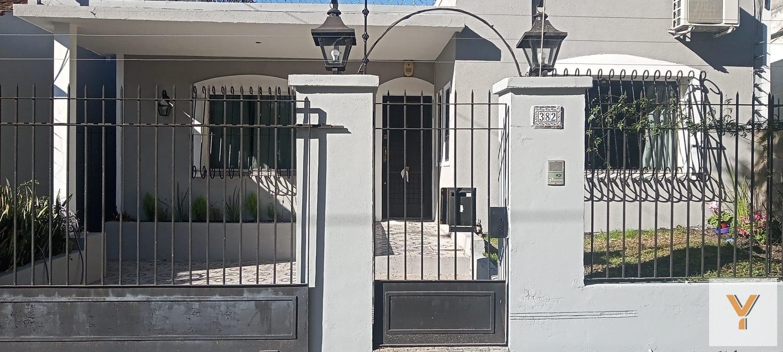 House for Sale - 3 Bedrooms, 3 Bathrooms - Garage - 235 m² - Castelar