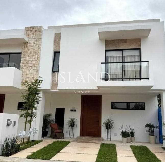 CASA EN VENTA EN CANCÚN, ARBOLADA