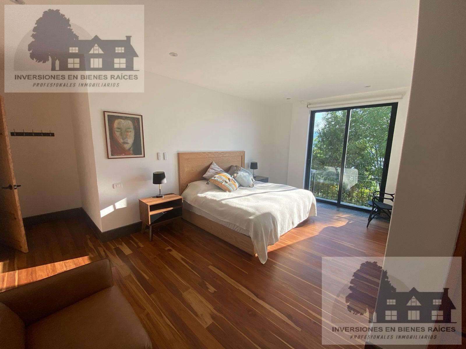 House for sale in Valle de Bravo, with a view of the lake
