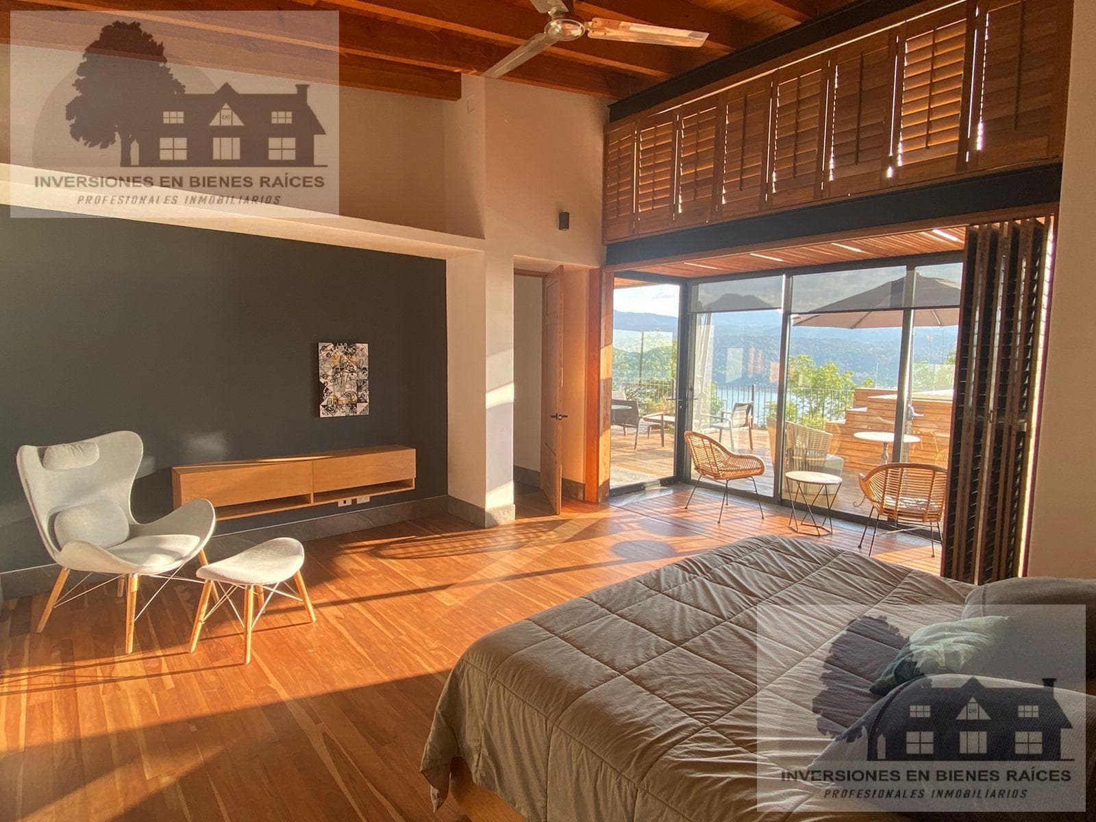 House for Rent in Valle de Bravo with a Lake View