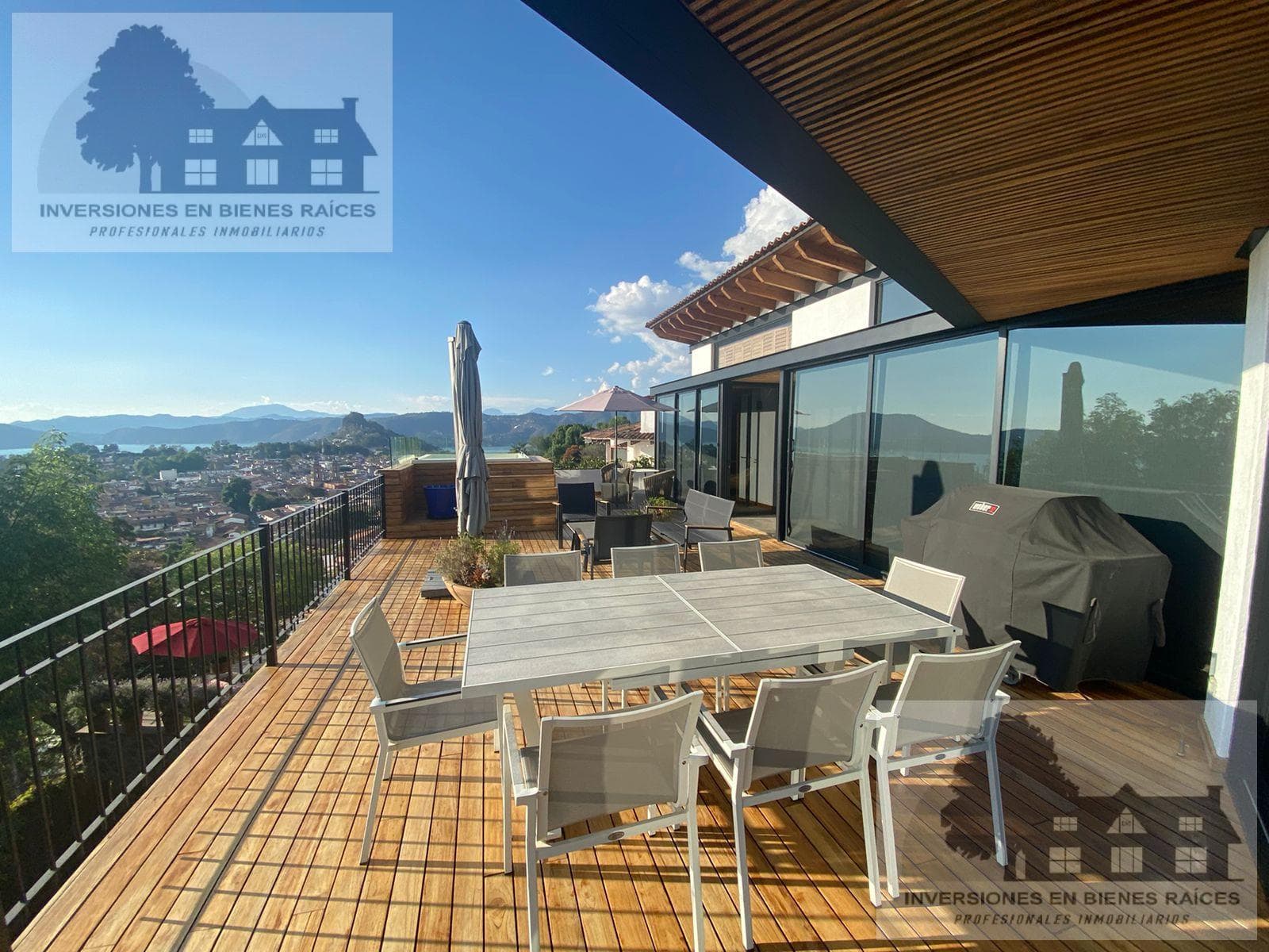 House for Rent in Valle de Bravo with a Lake View