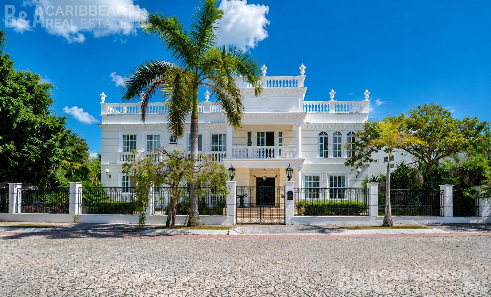 House for Sale in Lagos del Sol, Cancún