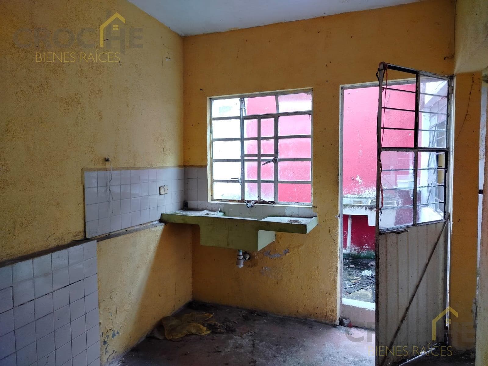 House on a lot with apartments and commercial spaces for sale in the "Los Sauces" neighborhood in Xalapa, Veracruz.
